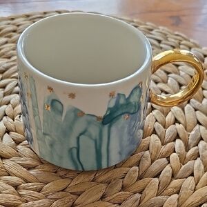 Elegant Green and Gold Accent Mug